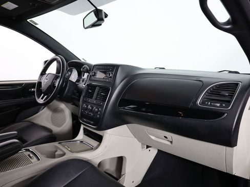 Used 2017 Dodge Grand Caravan SXT FWD image 22