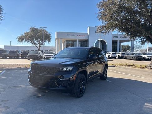 Used 2025 Jeep Grand Cherokee Limited w/ Luxury Tech Group II image 1