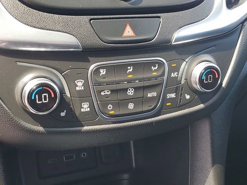 Used 2020 Chevrolet Equinox LT FWD image 16