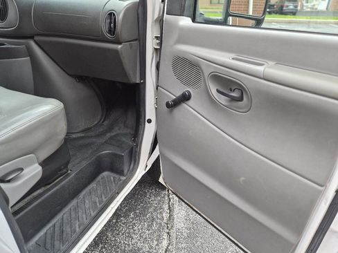 Used 2007 Ford E-350 and Econoline 350 Super Duty RWD image 15