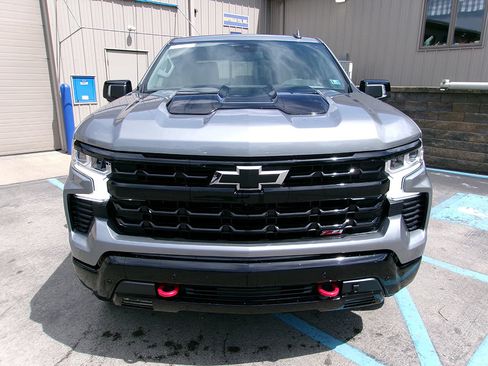 Used 2025 Chevrolet Silverado 1500 LT Trail Boss w/ LT Trail Boss Premium Package AWD/4WD image 2