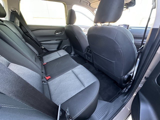 Used 2025 Nissan Rogue SV FWD image 18
