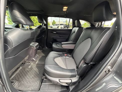 Used 2022 Toyota Highlander XSE FWD image 26