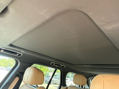 Used 2025 Land Rover Range Rover SE AWD/4WD image 18