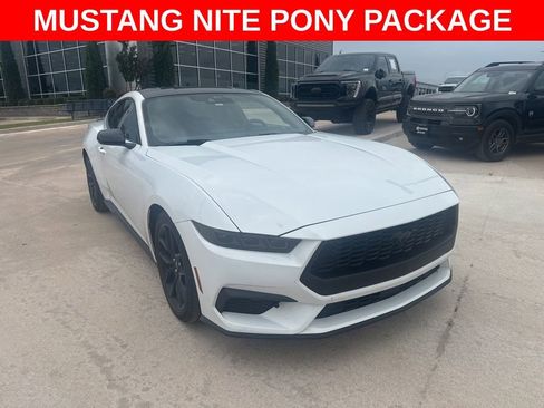 Used 2025 Ford Mustang Coupe RWD image 8