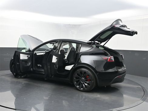 Used 2022 Tesla Model Y Performance image 35