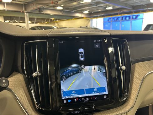 Certified 2023 Volvo XC60 B5 Ultimate w/ Climate Package image 16