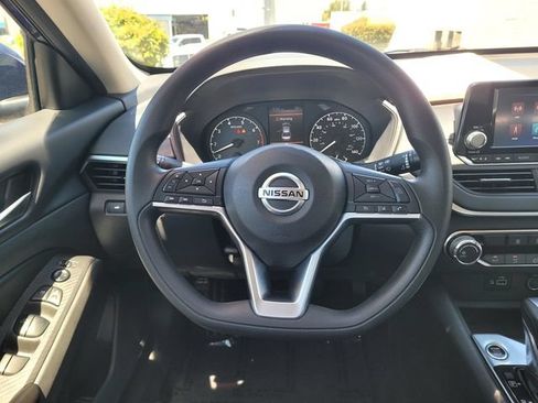 Used 2022 Nissan Altima 2.5 S FWD image 14