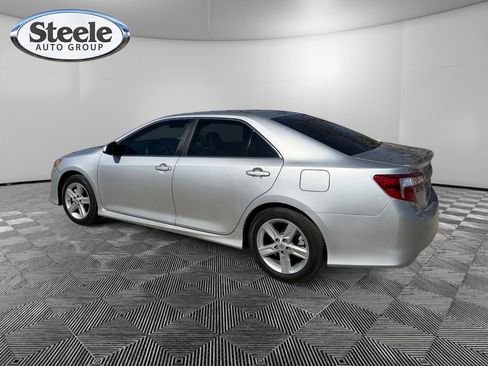Used 2013 Toyota Camry SE image 3