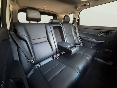 Used 2022 Nissan Rogue SV w/ SV Premium Package FWD image 14