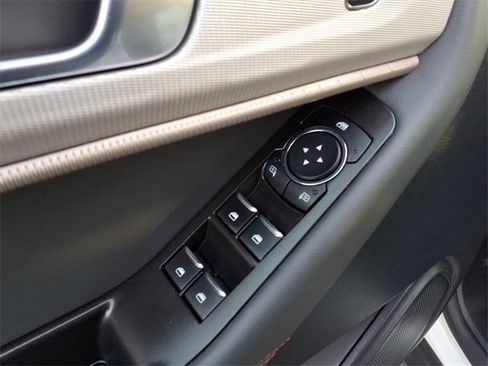 Used 2025 Ford Explorer Active w/ Active Comfort Package image 15