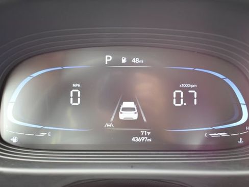 Used 2025 Hyundai Venue Limited FWD image 14