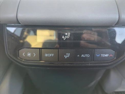 Certified 2023 Toyota Highlander XLE image 20