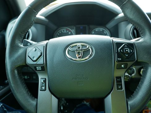 Used 2020 Toyota Tacoma TRD Off-Road AWD/4WD image 25