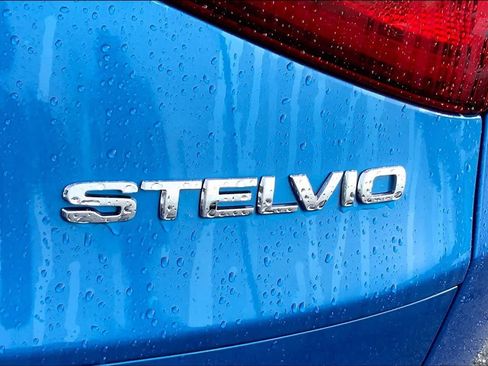 Used 2023 Alfa Romeo Stelvio Veloce AWD/4WD image 30