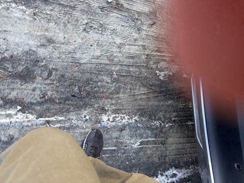 Used 2022 Chevrolet Bolt EUV Premier w/ Sun & Sound Package image 13