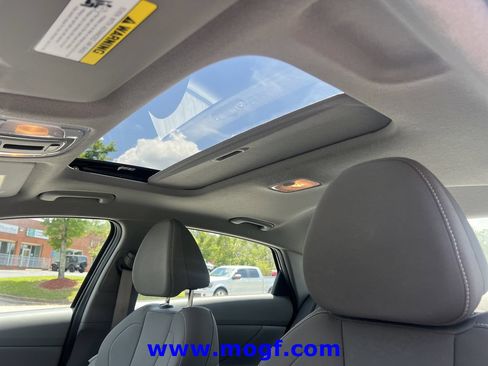 Used 2025 Hyundai Elantra SEL FWD image 13
