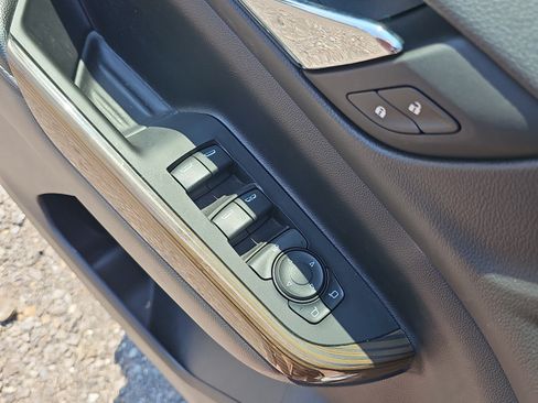Used 2023 GMC Acadia SLE AWD/4WD image 18