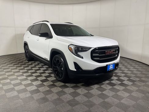 Used 2021 GMC Terrain SLT w/ Infotainment Package II AWD/4WD image 2