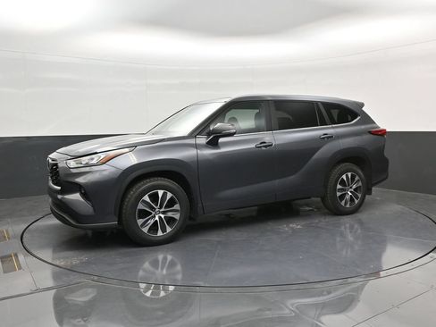 Used 2023 Toyota Highlander L AWD/4WD image 4