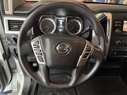 Used 2017 Nissan Titan SV image 14