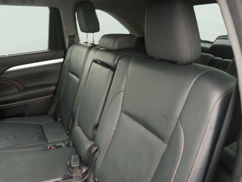 Used 2015 Toyota Highlander XLE FWD image 14