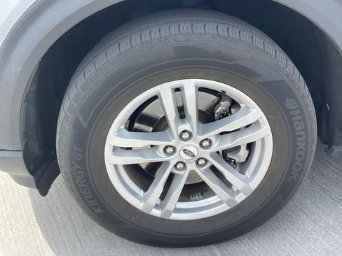 Used 2023 Ford Explorer XLT image 5