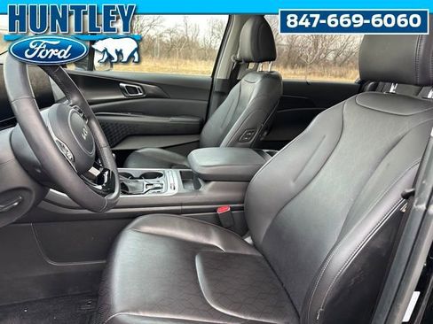 Used 2025 Kia Carnival SX w/ SX Dark Edition Package FWD image 21