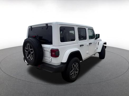 Used 2025 Jeep Wrangler Unlimited Sahara AWD/4WD image 11