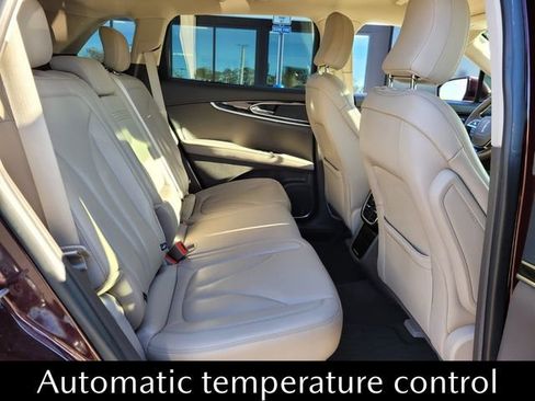 Used 2021 Lincoln Nautilus FWD image 11