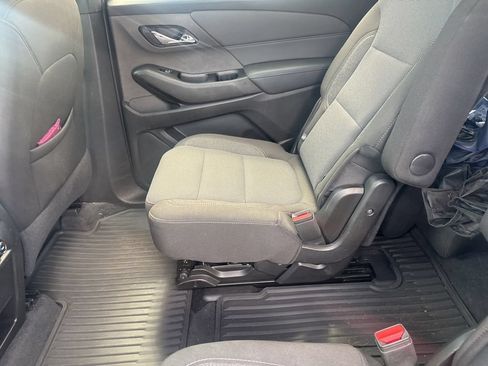 Used 2023 Chevrolet Traverse LT FWD image 12