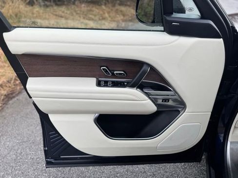 Certified 2023 Land Rover Range Rover SE image 9