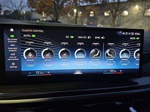 Used 2023 BMW X7 xDrive40i w/ Executive Package image 23