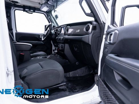 Used 2020 Jeep Wrangler Unlimited Sahara image 43