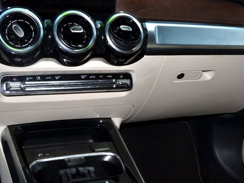 Used 2023 Mercedes-Benz GLB 250 image 25