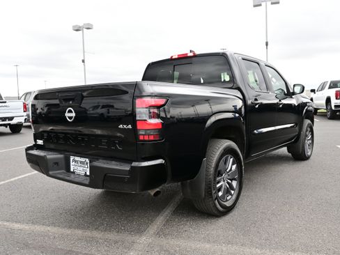 Used 2025 Nissan Frontier SV image 8