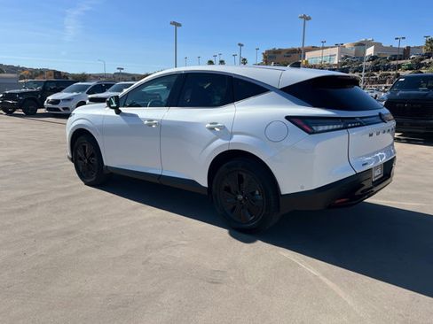 Certified 2025 Nissan Murano SV image 3