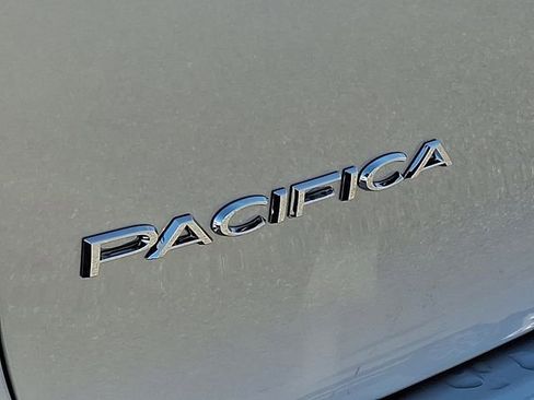 New 2026 Chrysler Pacifica Select image 17
