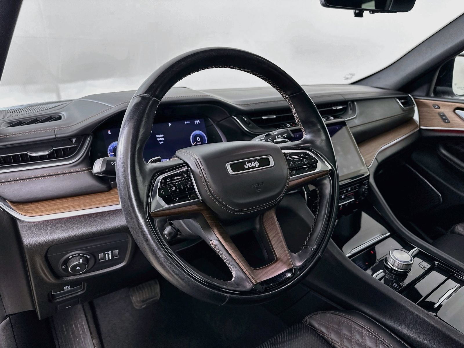 Used 2021 Jeep Grand Cherokee L Summit w/ Advanced Protech Group IV AWD/4WD image 31