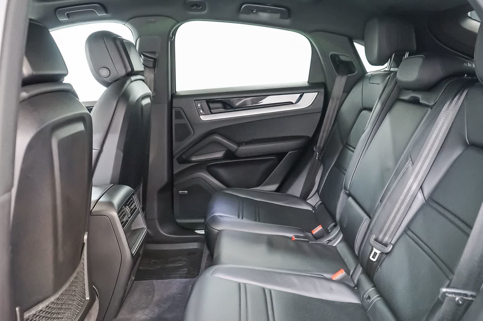 Certified 2024 Porsche Cayenne S AWD/4WD image 24