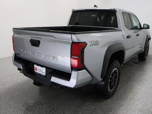 Certified 2025 Toyota Tacoma TRD Off-Road AWD/4WD image 7