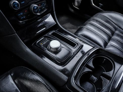 Used 2019 Chrysler 300 S RWD image 32