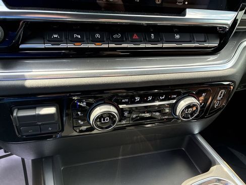 New 2026 Chevrolet Silverado 1500 High Country w/ High Country Premium Package AWD/4WD image 17