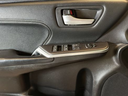 Used 2015 Toyota Camry XLE w/ Moonroof Package FWD image 20