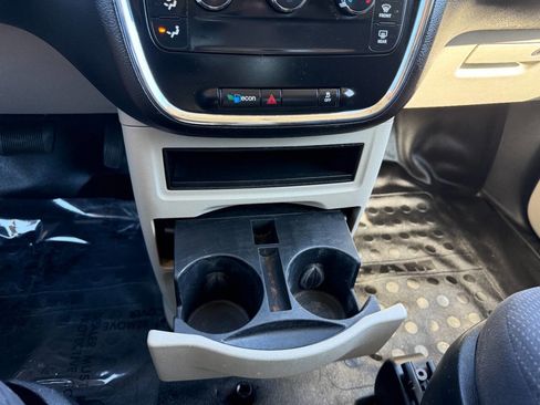 Used 2014 RAM C/V Tradesman image 34