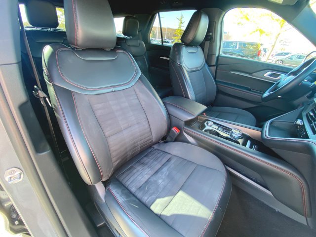 Used 2025 Ford Explorer ST-Line w/ ST-Line Street Pack AWD/4WD image 27