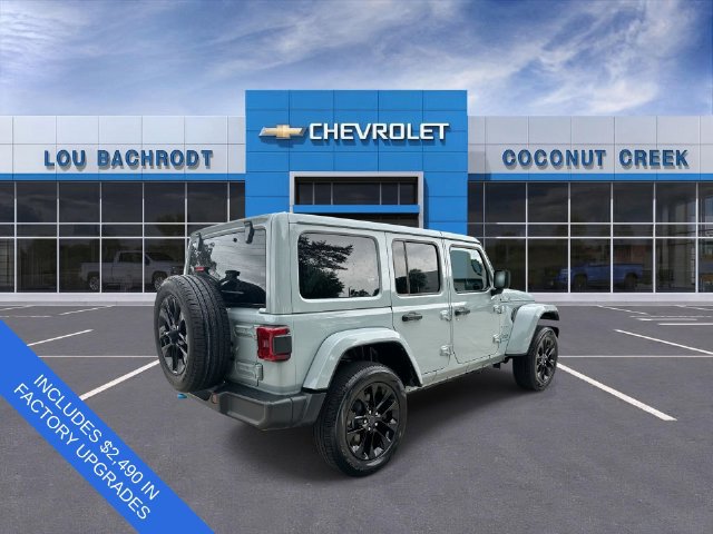 Used 2024 Jeep Wrangler Unlimited Sahara AWD/4WD image 8
