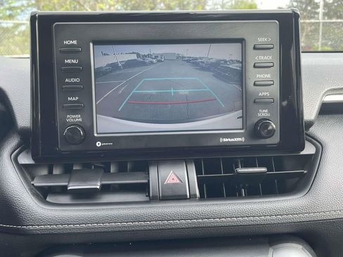 Used 2022 Toyota RAV4 LE image 32