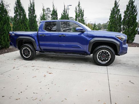 Used 2025 Toyota Tacoma TRD Off-Road image 11