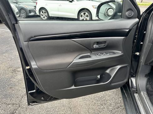 Used 2019 Mitsubishi Outlander ES FWD image 10